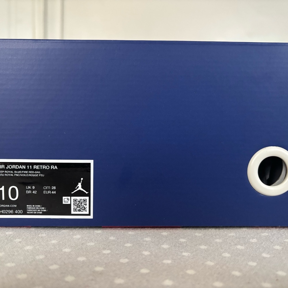 Jordan Men's Cream and Blue Sneakers - Picture 8 of 9